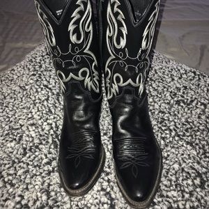 EUC Black Justin Boots